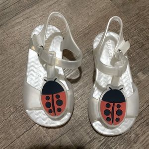 OLD NAVY | size 6 in baby/toddler | baby/toddler strappy white jelly flats |